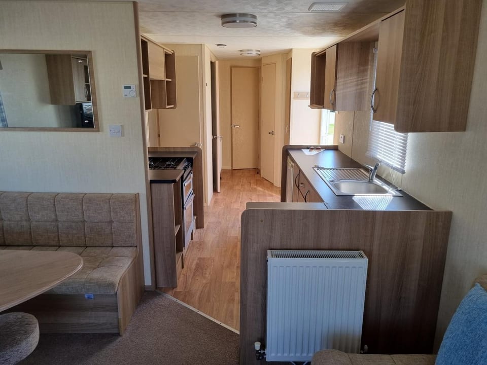 PG49 8 BERTH PET FRIENDLY CARAVAN GOLDEN PALM Campground/ 
RV Resort in Chapel Saint Leonards
