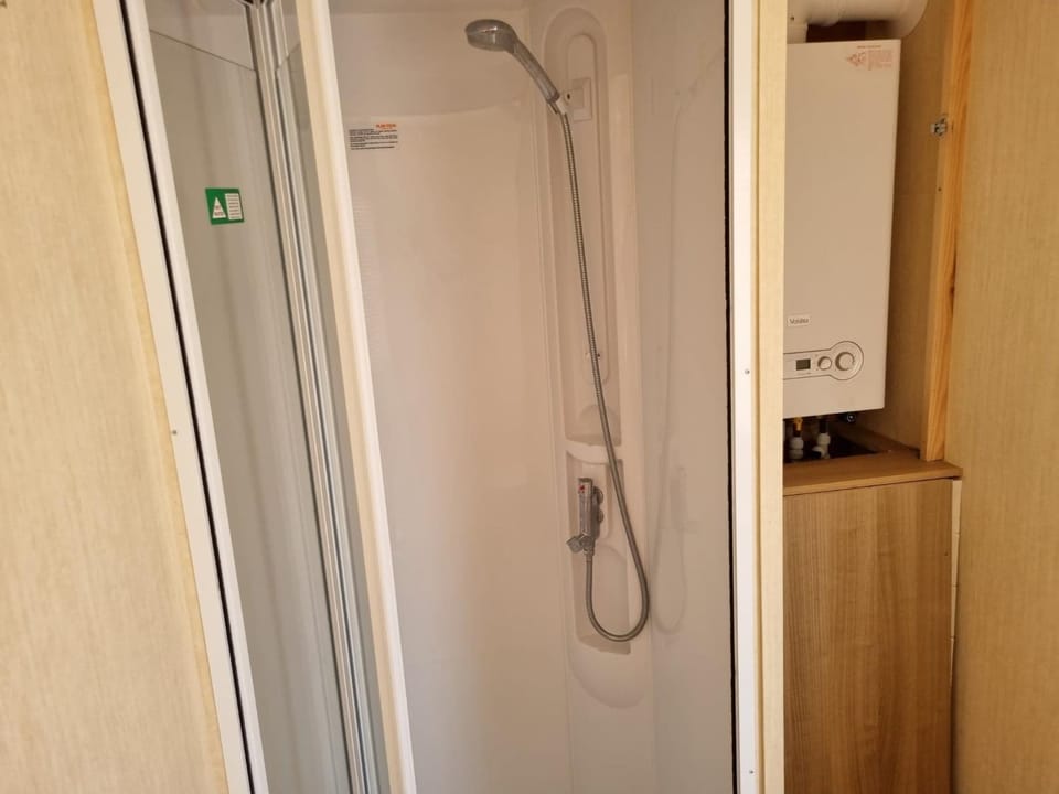 PG49 8 BERTH PET FRIENDLY CARAVAN GOLDEN PALM Campground/ 
RV Resort in Chapel Saint Leonards