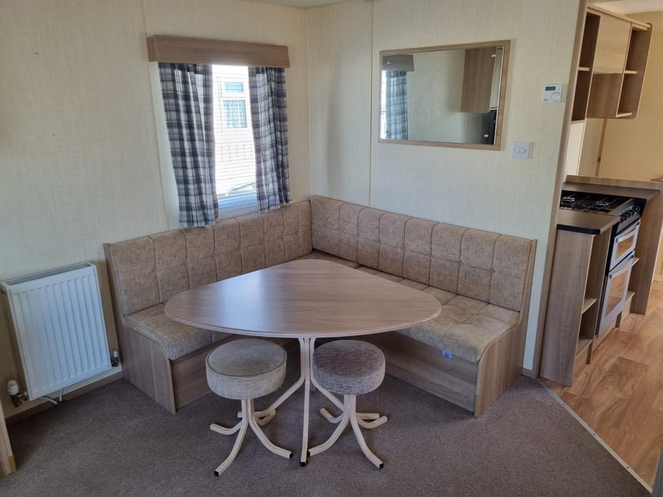 PG49 8 BERTH PET FRIENDLY CARAVAN GOLDEN PALM Campground/ 
RV Resort in Chapel Saint Leonards
