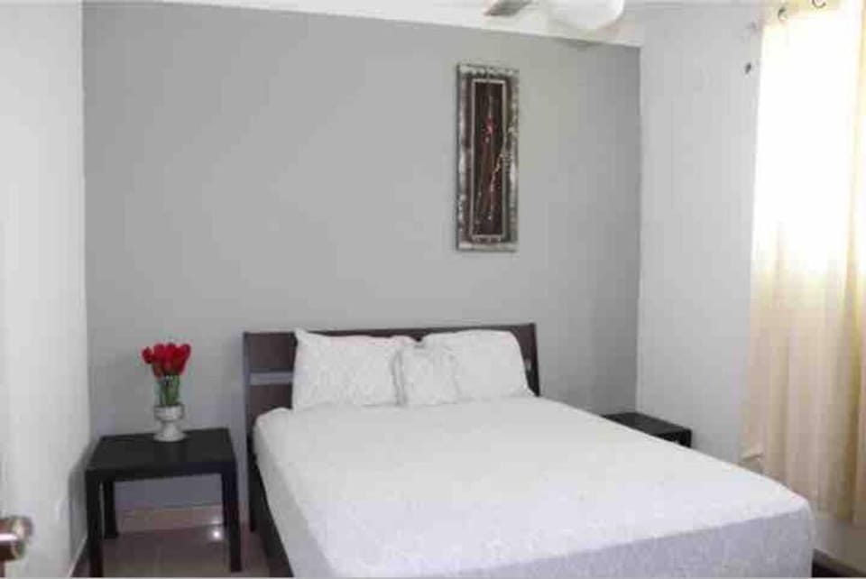 Self check in , moderno, A/C completo Wifi, TV 4K Apartment in Gurabo