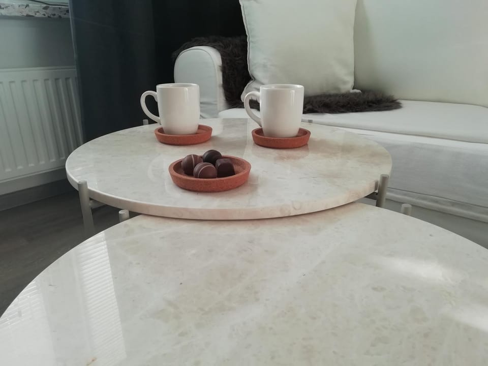 Coffee/tea facilities, Food and drinks, Food