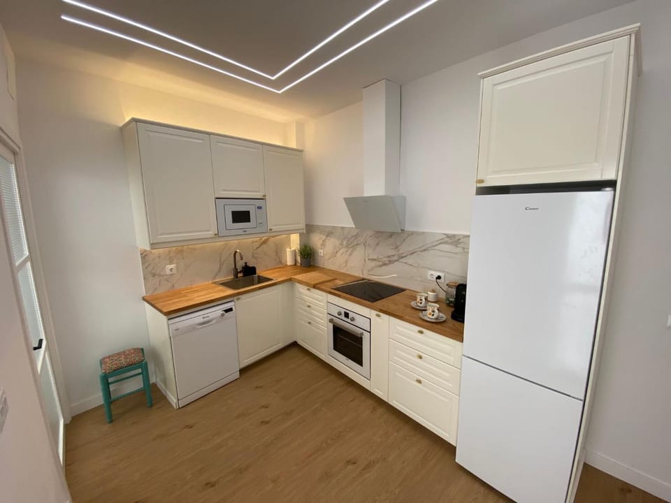 Kitchen or kitchenette, dishwasher, oven, stove, toaster