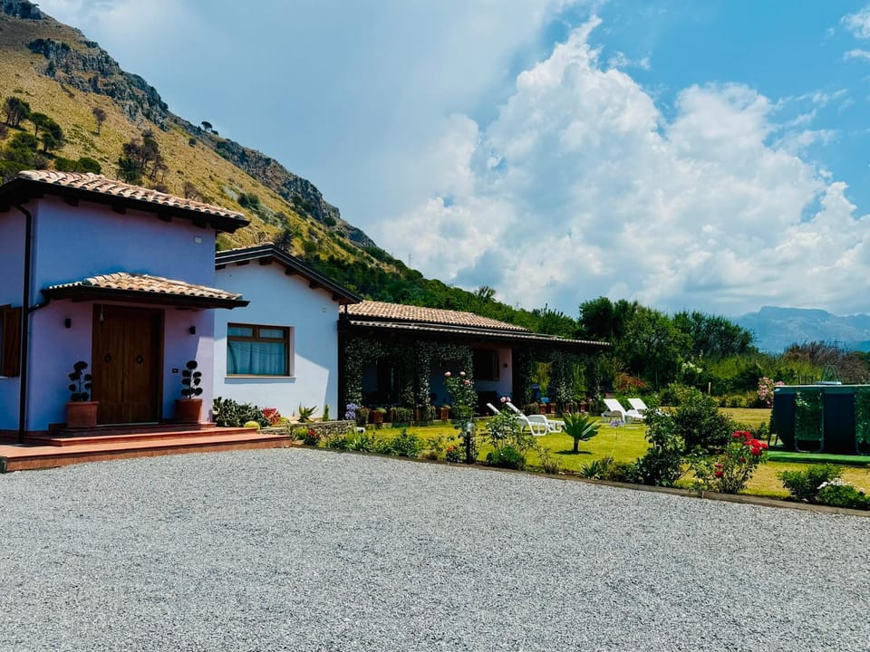 New entire villa with pool and sea views Villa in Calabria