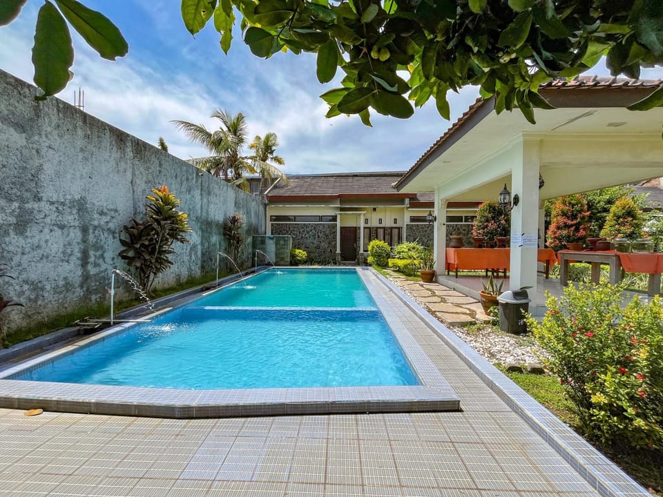 Property building, Swimming pool