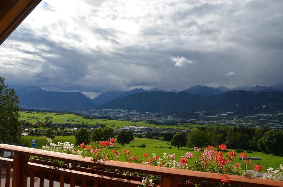 Spring, Balcony/Terrace, Mountain view