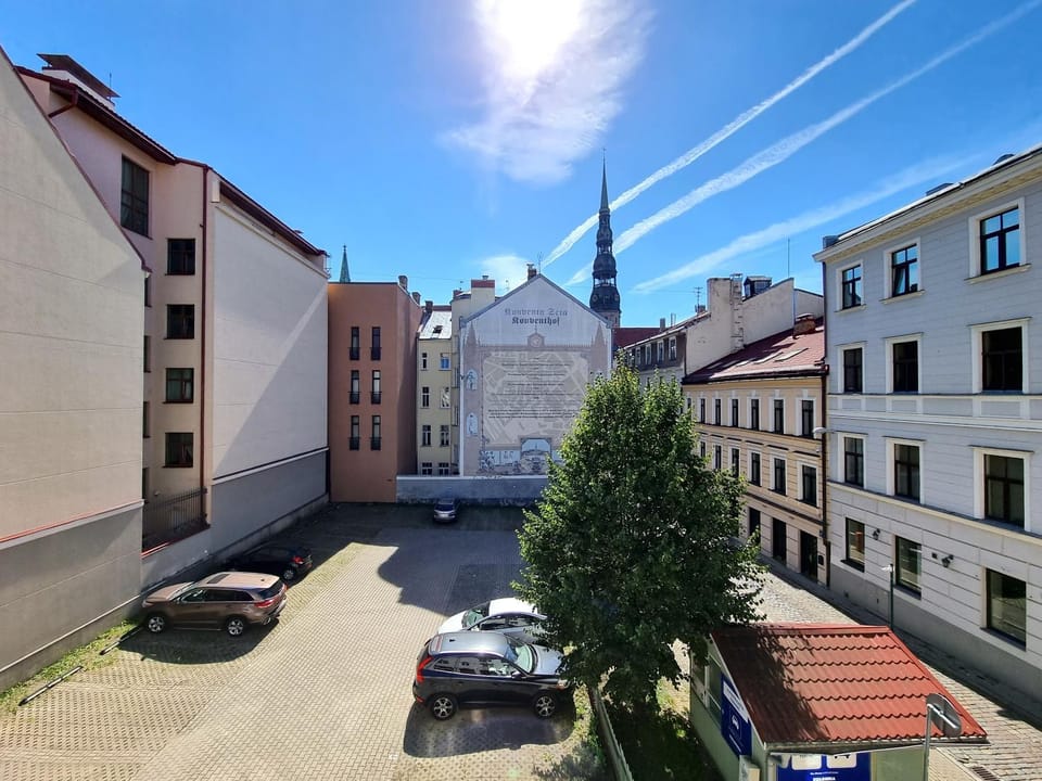 Nearby landmark, Neighbourhood, City view, Street view