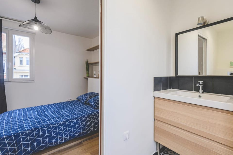 Bed, Bathroom, Bedroom