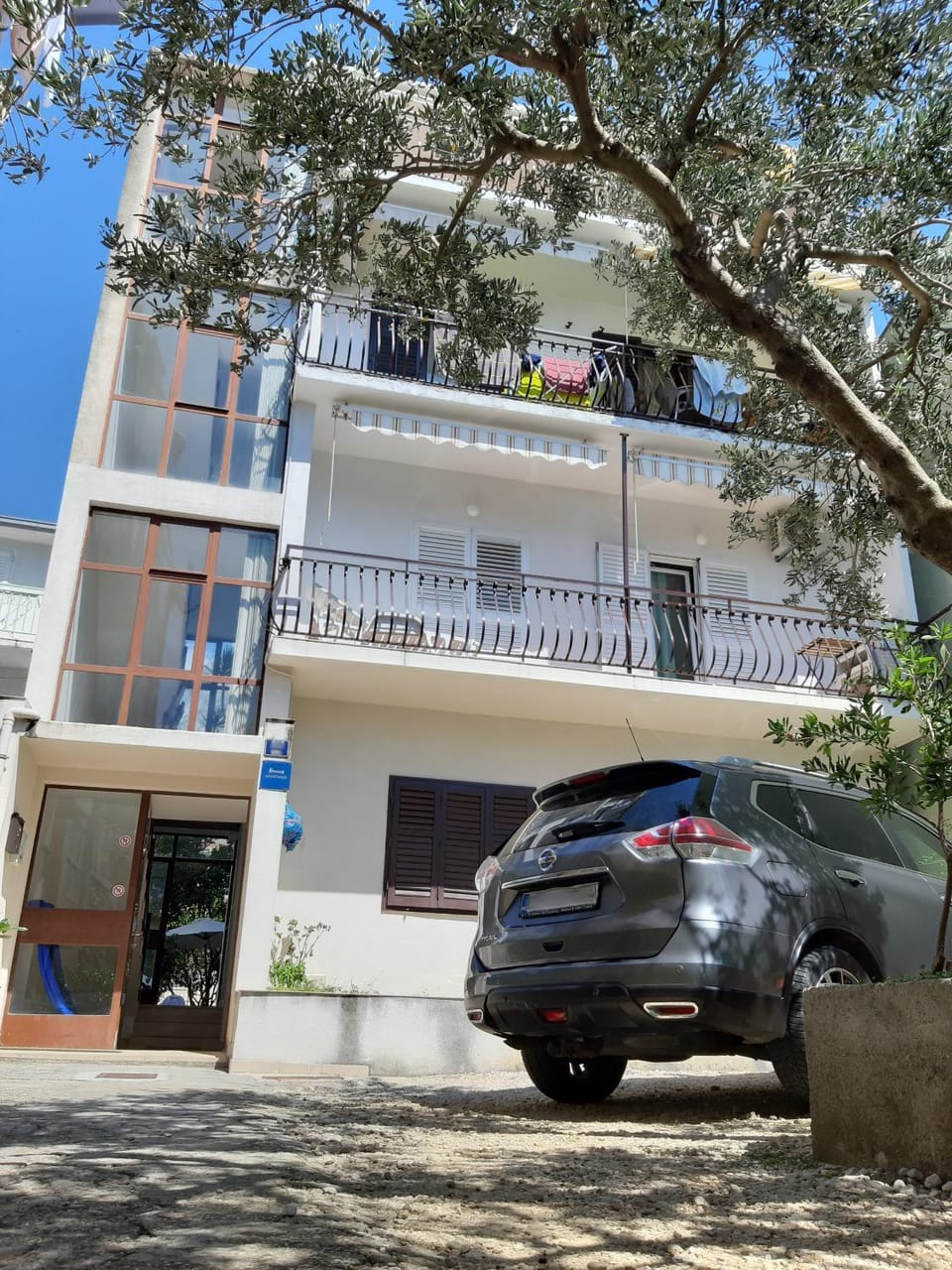 Property building, Garden, Parking