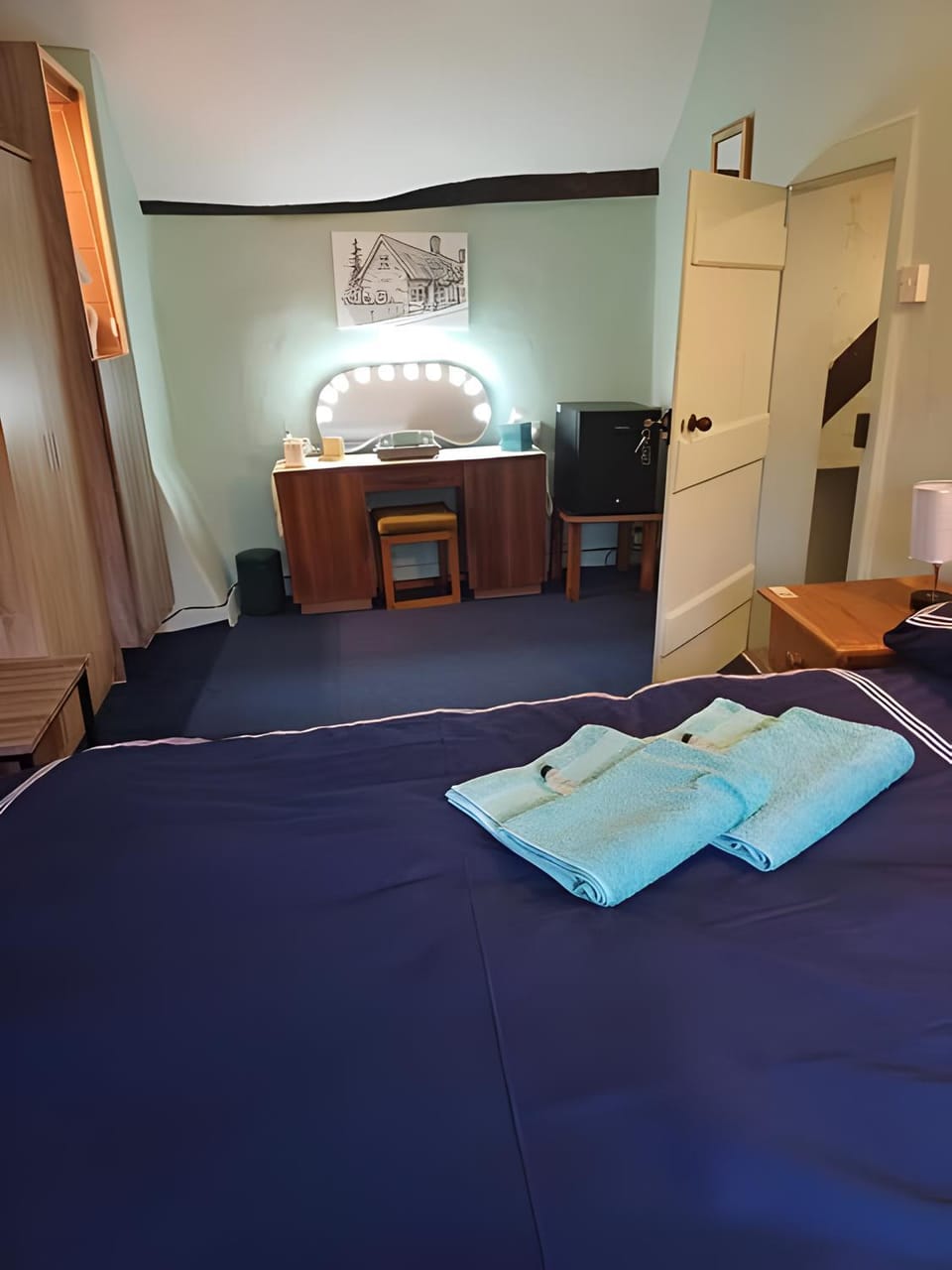 Bed, Photo of the whole room, Bedroom