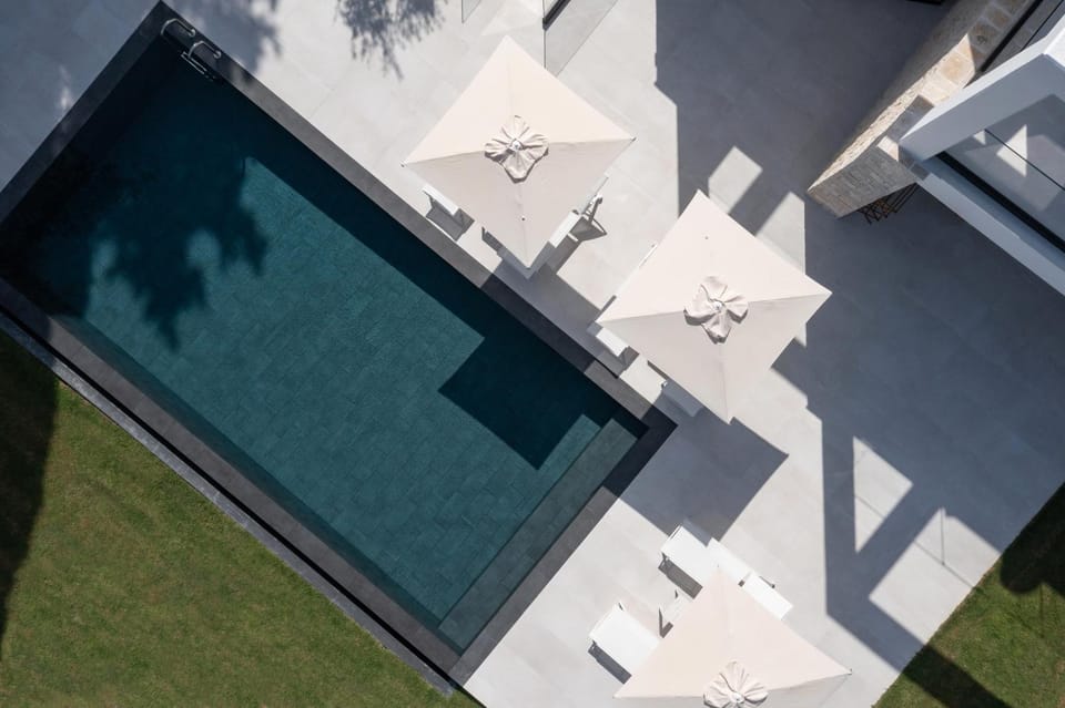 Bird's eye view, Pool view