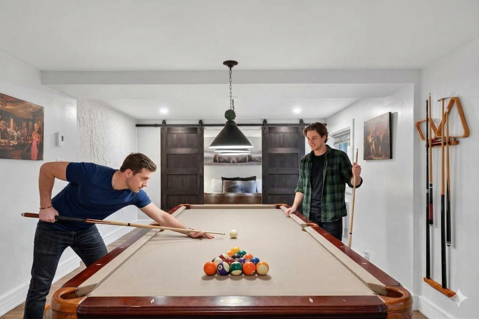 Bécassines Private Spa & Pool table , Waterfront Chalet in Ontario