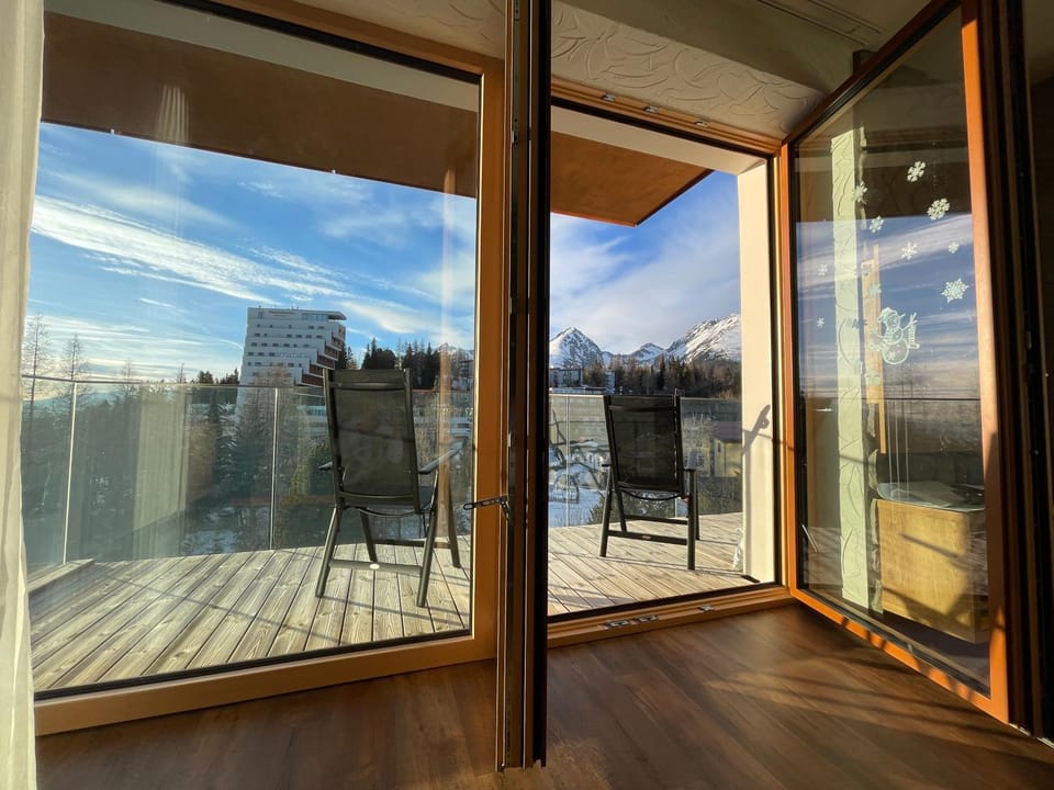 Balcony/Terrace, Mountain view