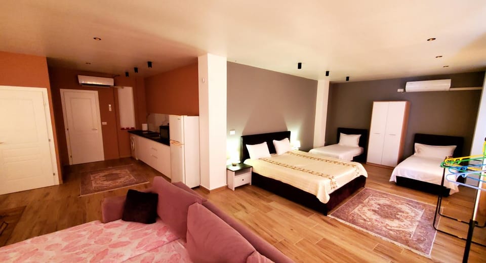 Bed, Kitchen or kitchenette, Photo of the whole room, Bedroom, wardrobe