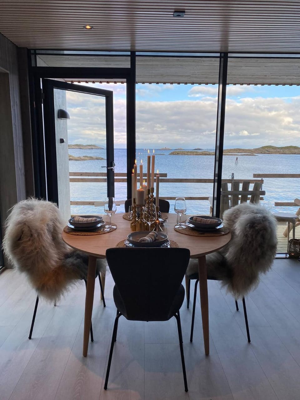 View (from property/room), Living room, Dining area, Mountain view, Sea view