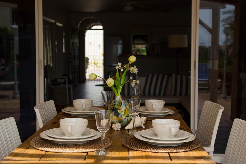 Seating area, Dining area