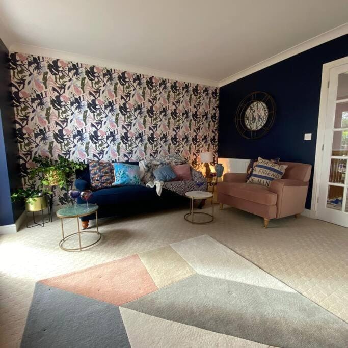 Luxury 4-5 Bed Home with Games Room and Balcony House in Wales