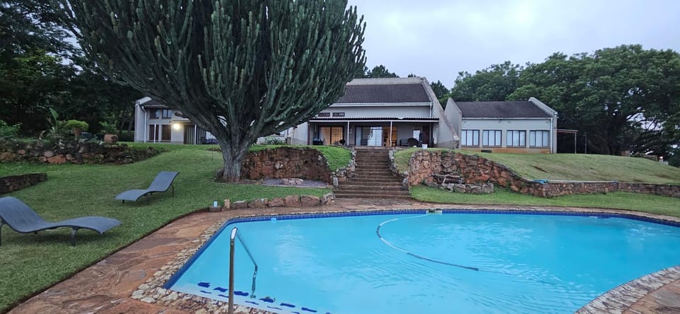 Property building, Day, Garden, Garden view, Pool view, Swimming pool, sunbed