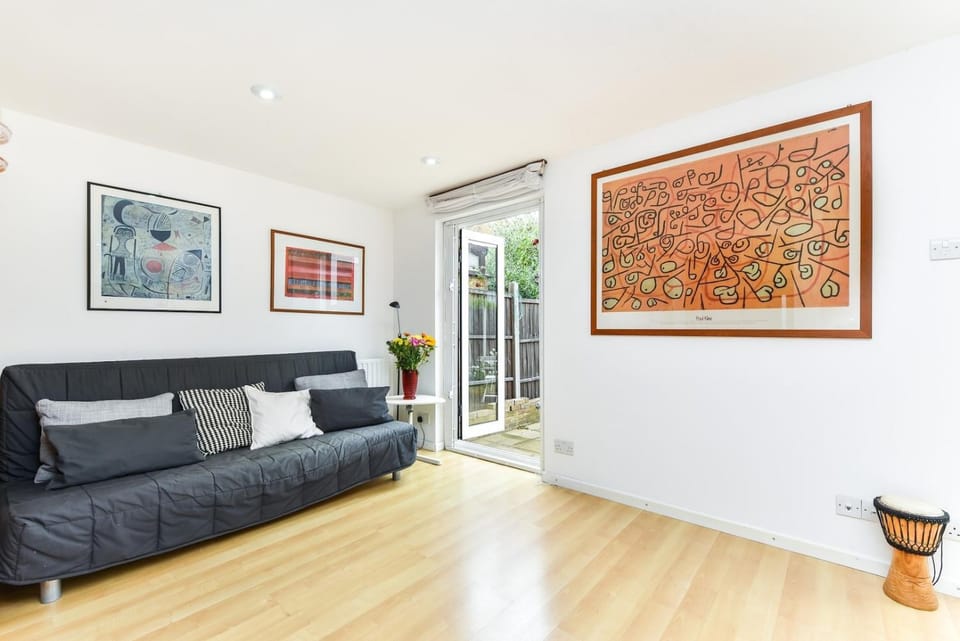 Modern 4 bedroom Terraced House by the Thames! House in London Borough of Southwark