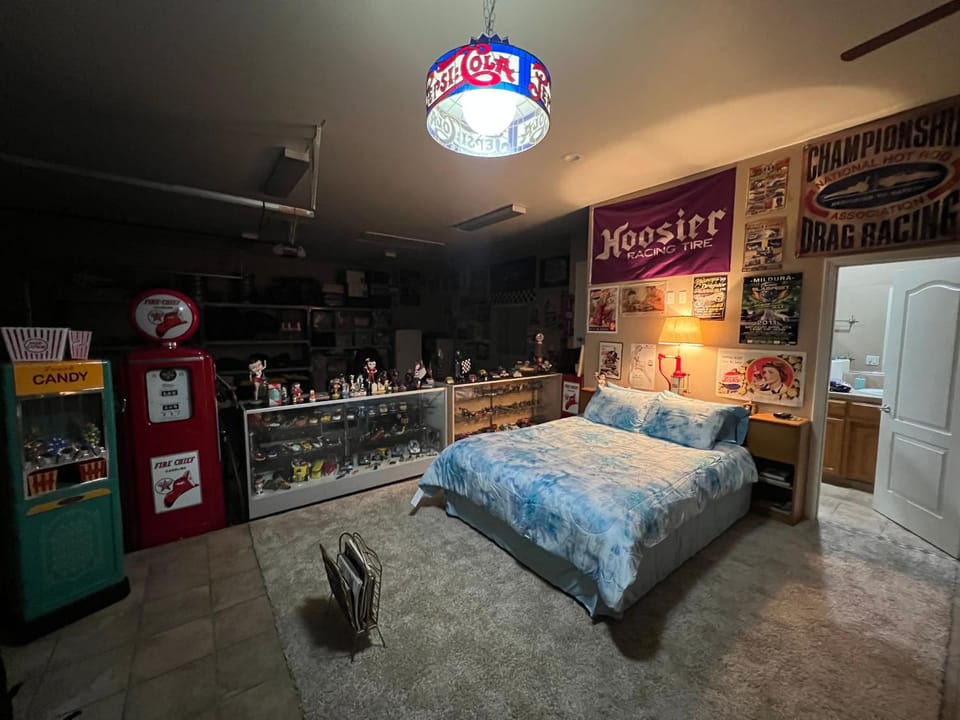 Bed, Photo of the whole room