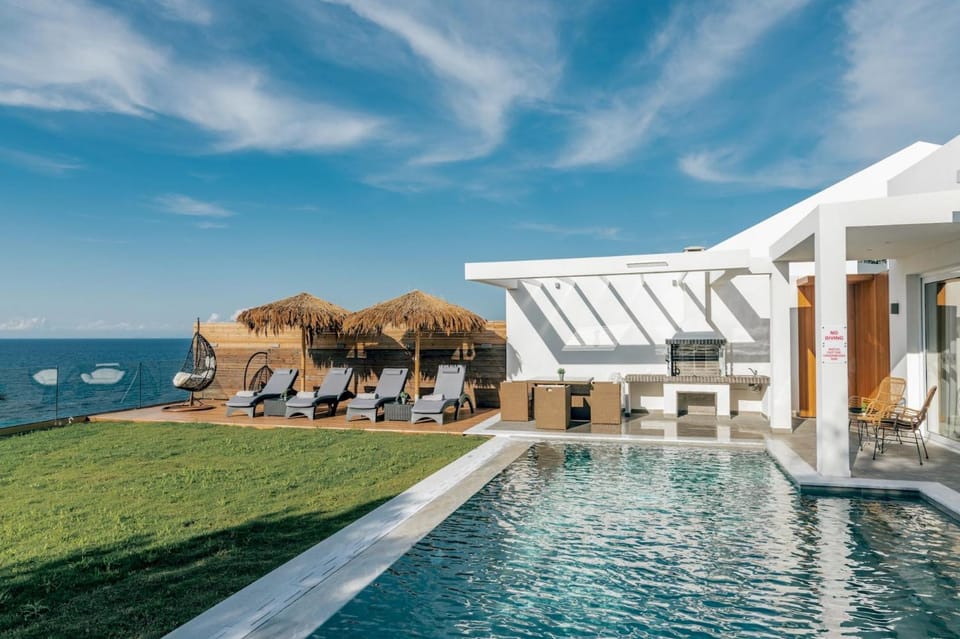 Day, Natural landscape, Pool view, Sea view, Swimming pool, sunbed