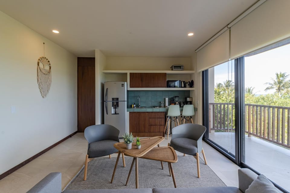 Kitchen or kitchenette, Living room