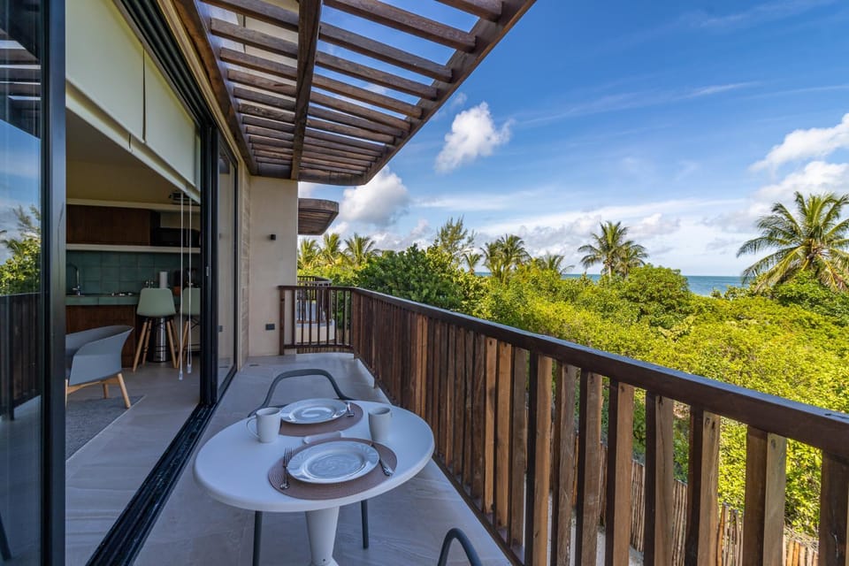 Natural landscape, View (from property/room), Balcony/Terrace, Dining area