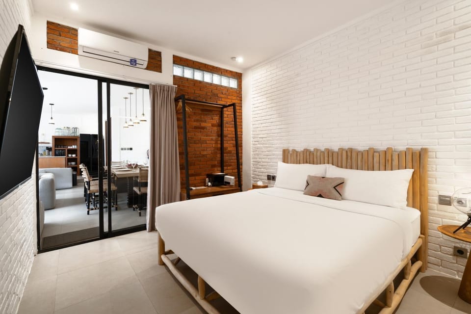 Bed, TV and multimedia, Bedroom, air conditioner
