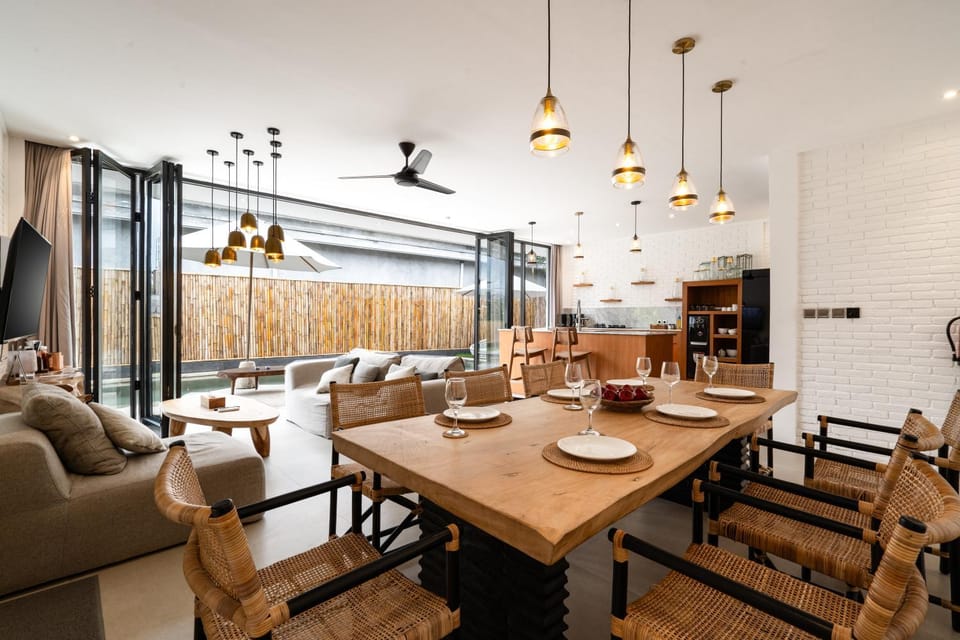 Living room, Seating area, Dining area