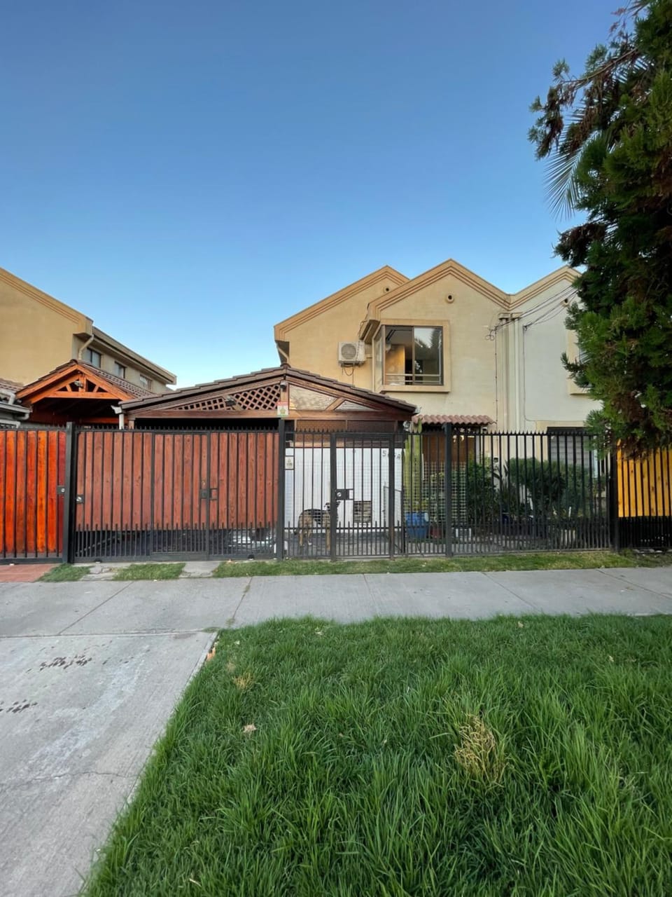 Property building, Day, Neighbourhood