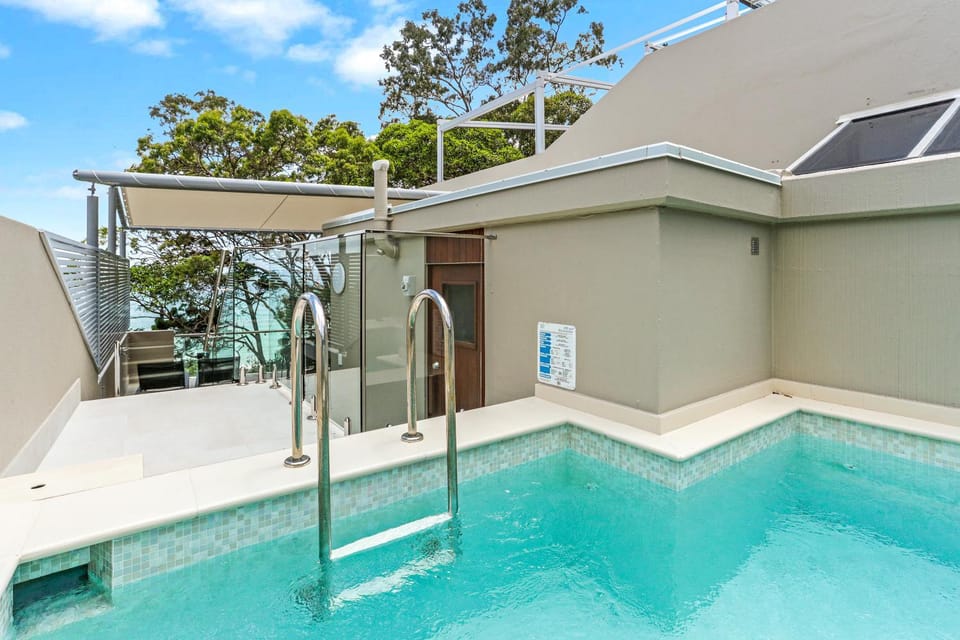 Patio, Pool view, Swimming pool, sunbed