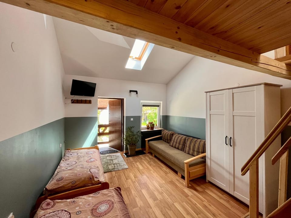 Bed, TV and multimedia, Photo of the whole room, Seating area, wardrobe