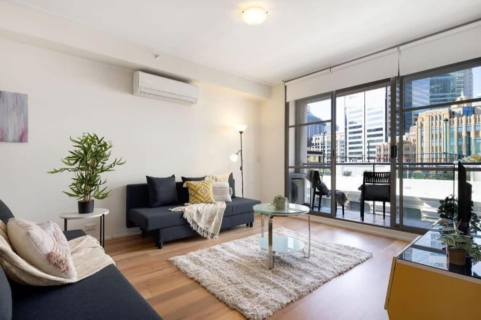 A Stylish & Bright Suite Next to Darling Harbour Apartment in Sydney
