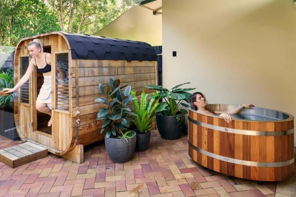 Hot Tub, Sauna