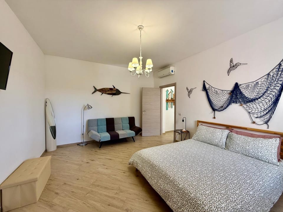 Bed, TV and multimedia, Photo of the whole room, Bedroom, air conditioner