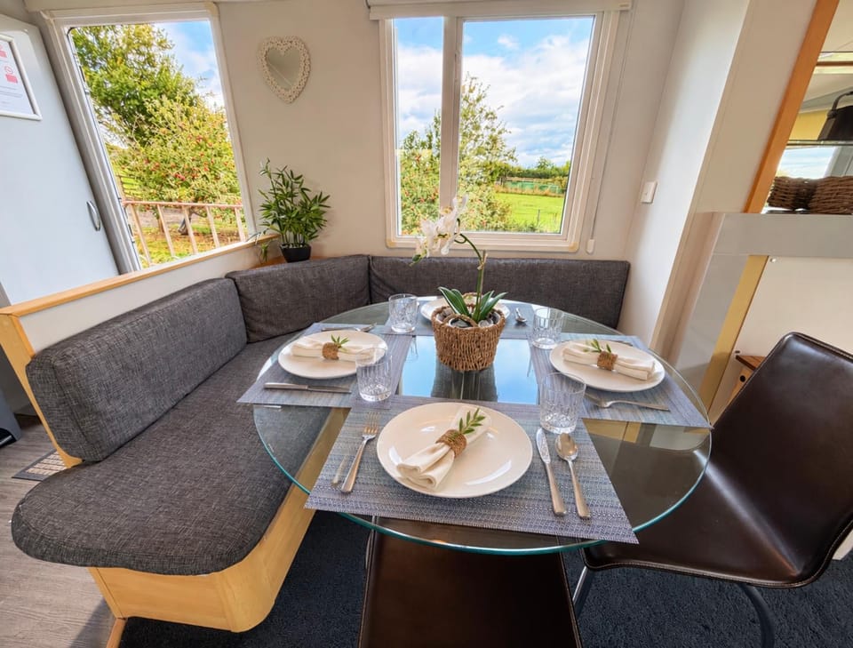 Plum Tree Lodge Set in 2 acres of Private Land Apartment in England