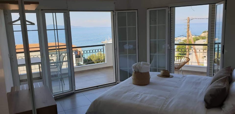 View (from property/room), Balcony/Terrace, Photo of the whole room, Bedroom, Sea view