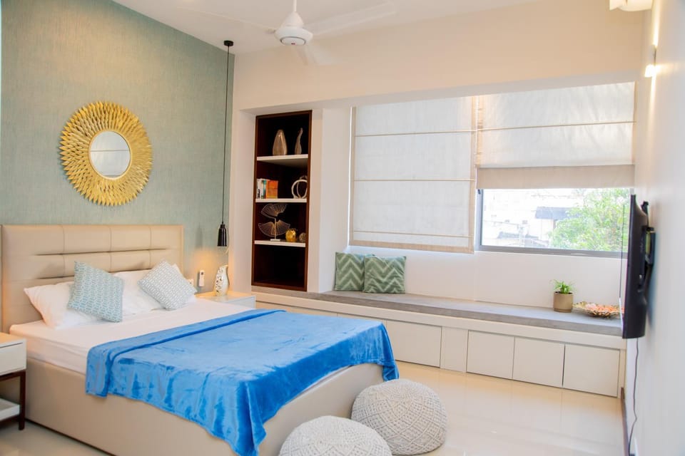 Bed, Seating area, Bedroom