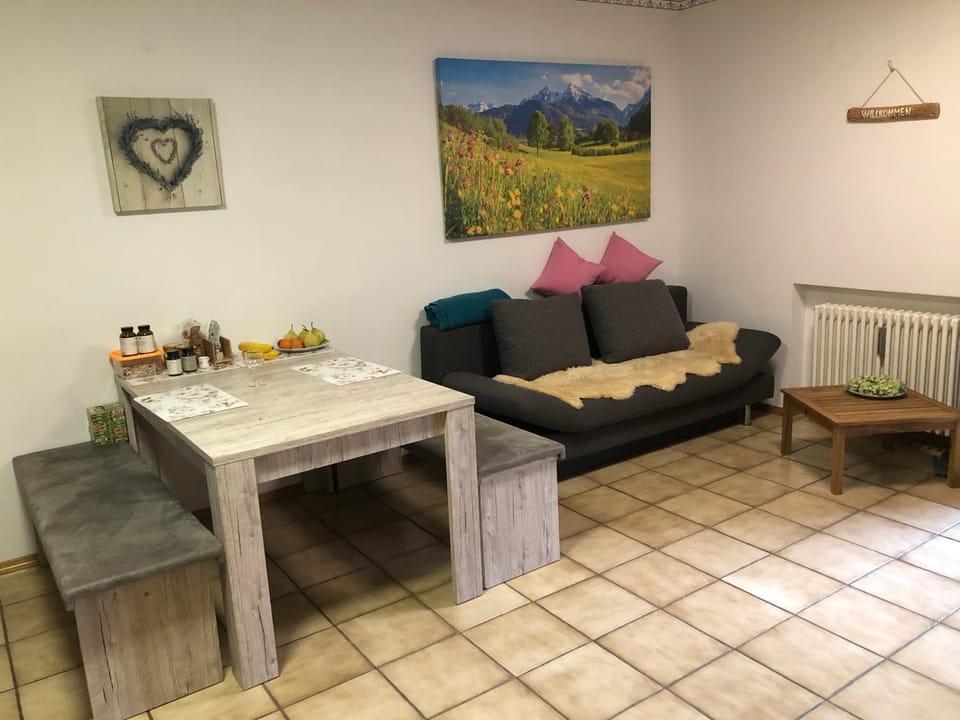 Photo of the whole room, Dining area
