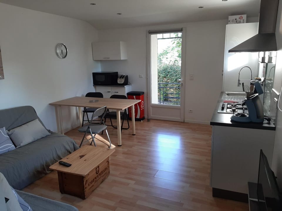 LOCATION APPART 45 M² - 2 CH AVEC JARDIN PRIVATIF House in Occitanie