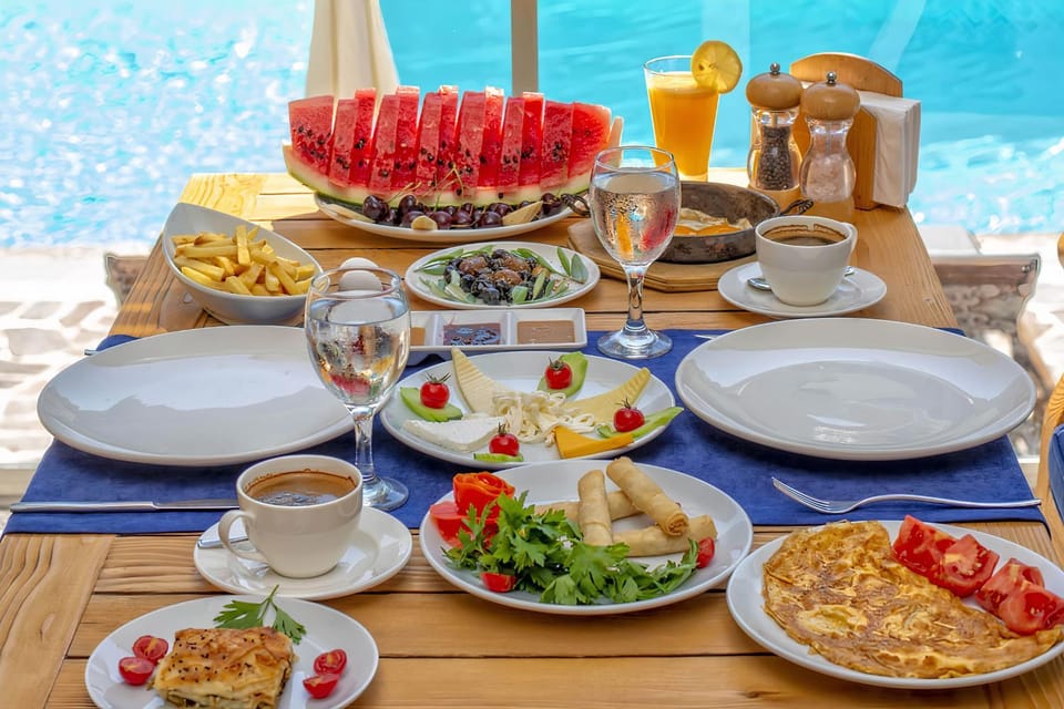 Restaurant/places to eat, Food and drinks, Food, Pool view, Swimming pool, Breakfast, Continental breakfast, Lunch, Dinner, Drinks