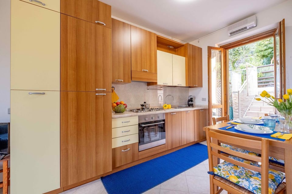 Happy Guest Apartments - Lake Panorama & Pool Apartment in Province of Brescia