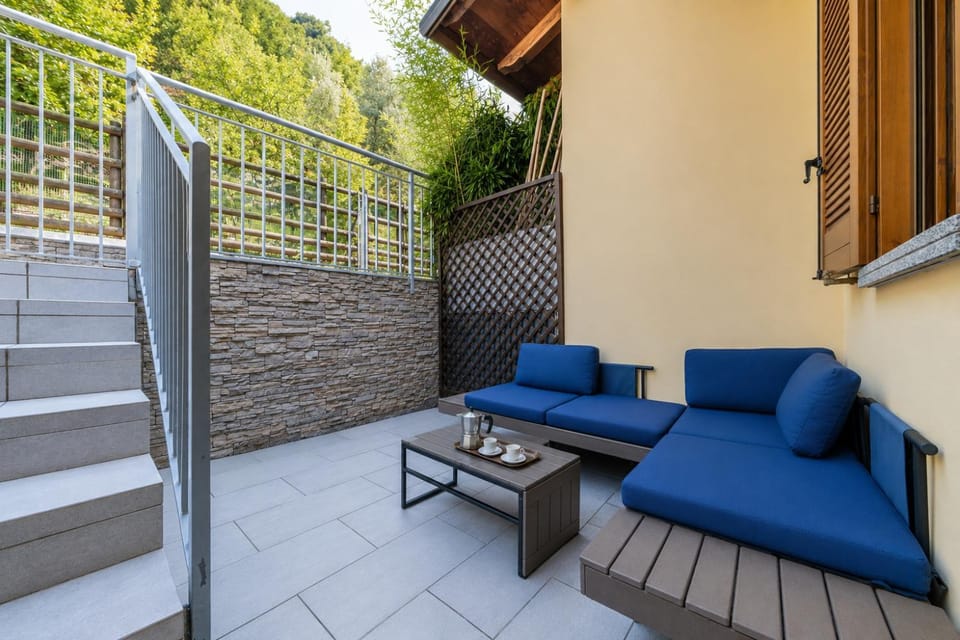 Happy Guest Apartments - Lake Panorama & Pool Apartment in Province of Brescia