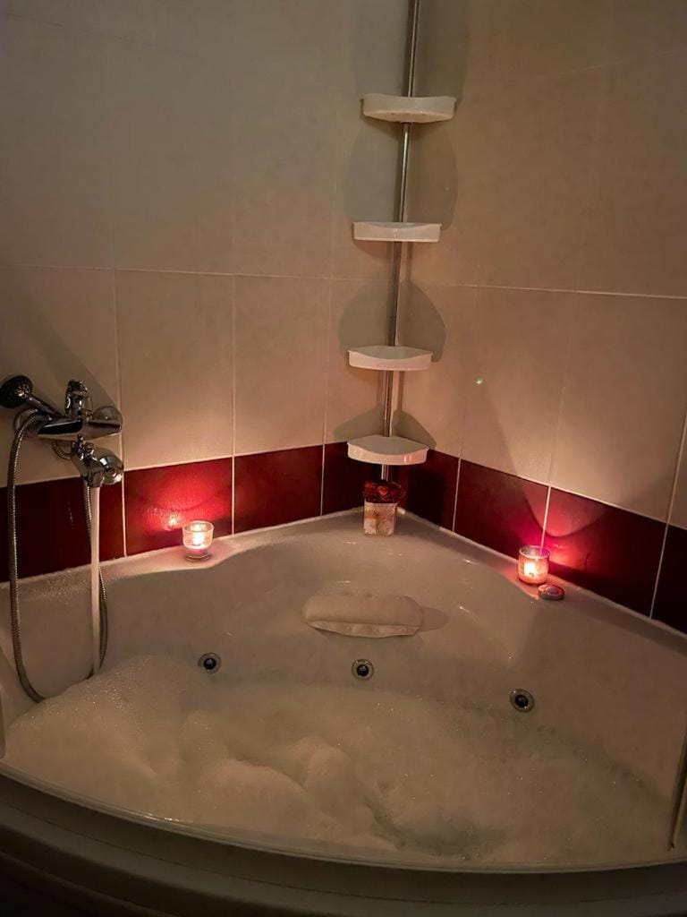 Hot Tub, Bath