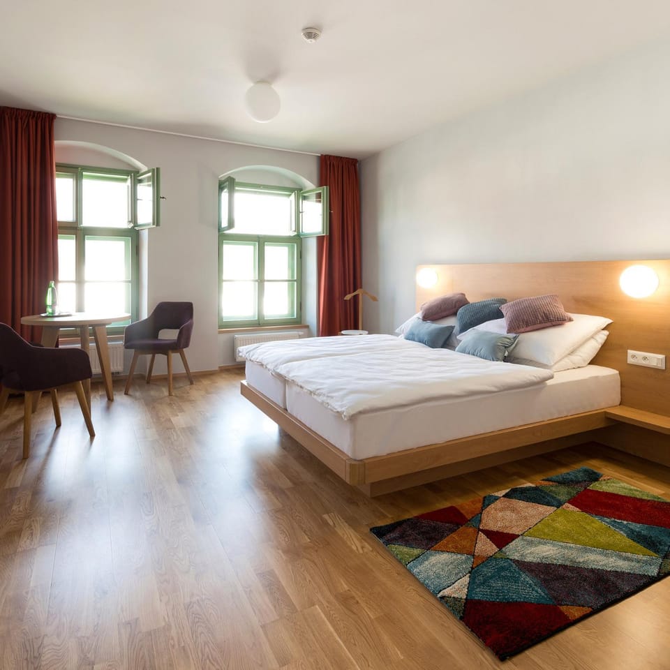 Photo of the whole room, Bedroom