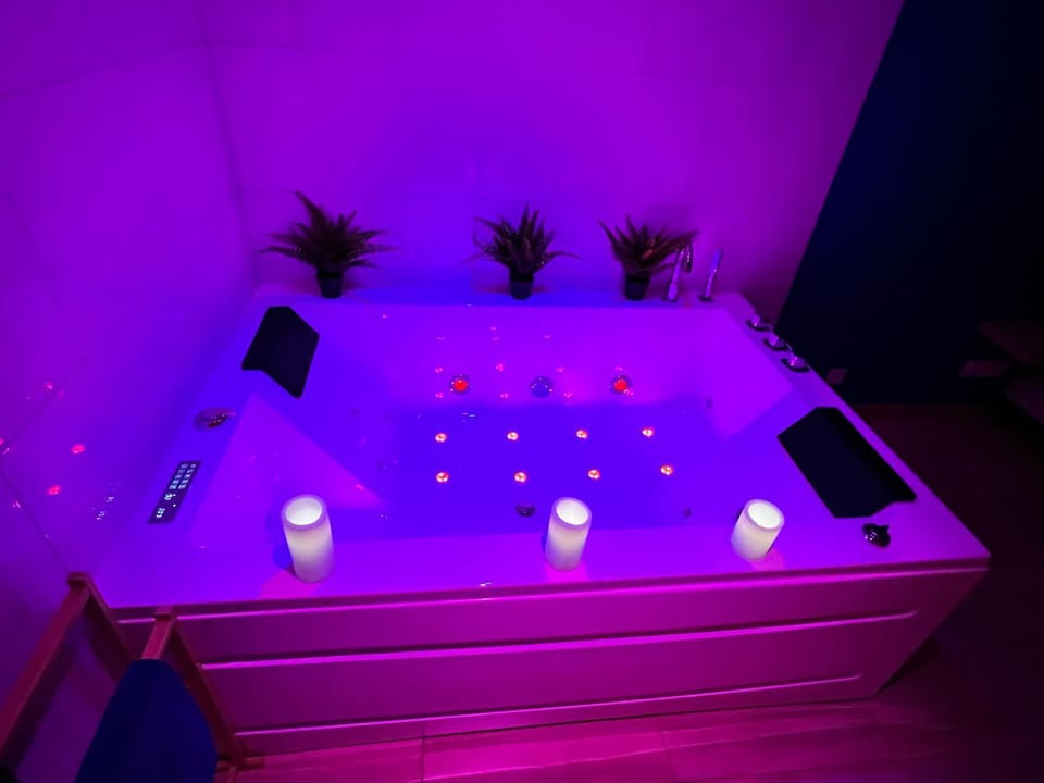 Hot Tub, Spa and wellness centre/facilities