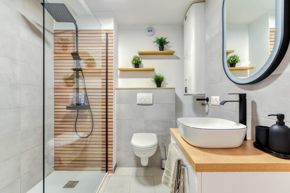 Shower, Toilet, Bathroom