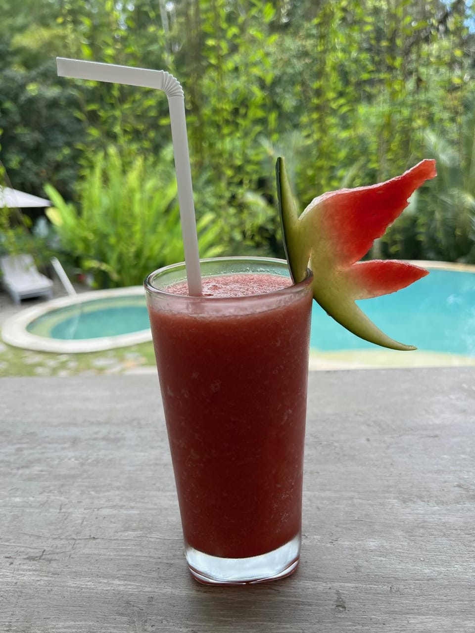 Lounge or bar, Swimming pool, Drinks, Alcoholic drinks