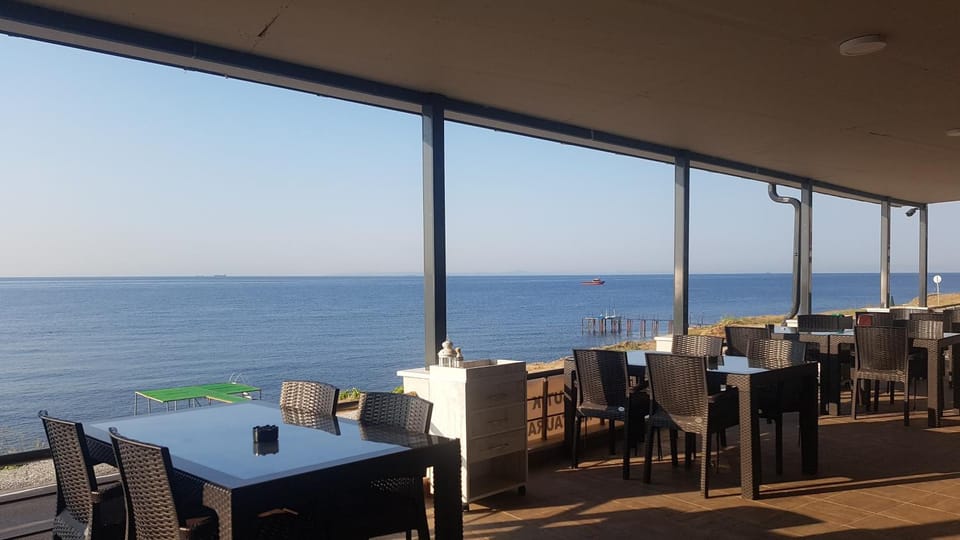 Restaurant/places to eat, View (from property/room), Sea view