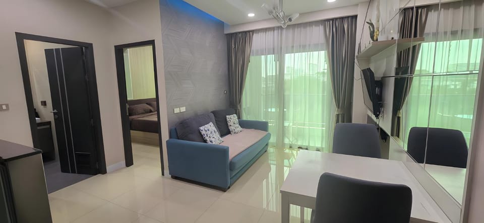 TV and multimedia, Photo of the whole room, Seating area, Dining area