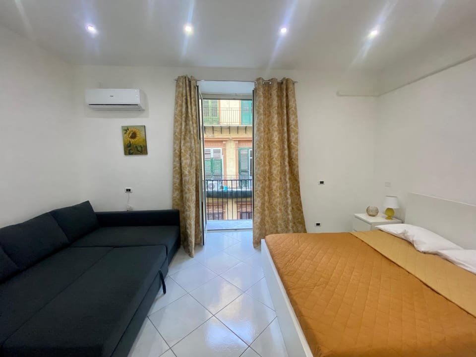 Bed, Photo of the whole room, Bedroom, air conditioner